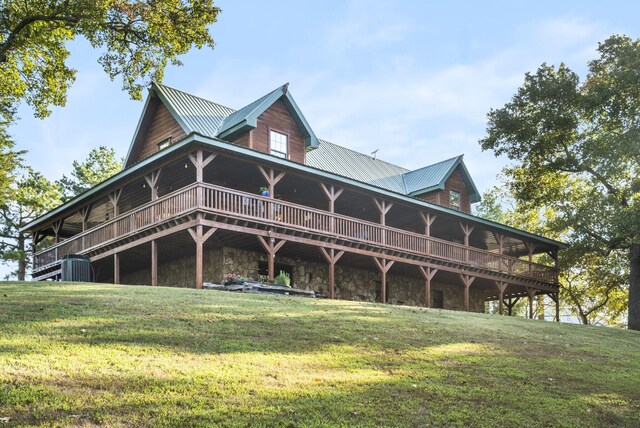 back of property featuring a lawn