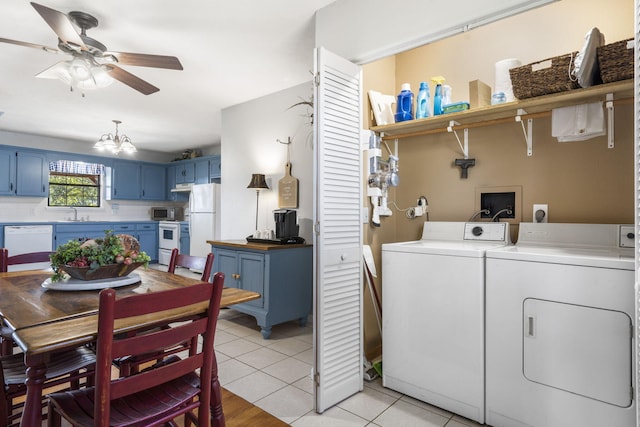 laundry room featuring ceiling fan, sink, light tile patterned floors, and independent washer and dryer