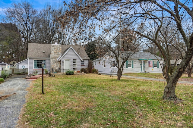 view of front of property with a front yard