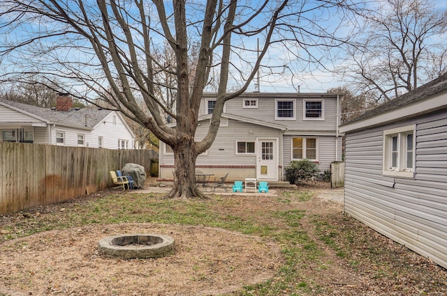 view of yard featuring an outdoor fire pit