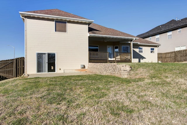 back of house featuring a yard