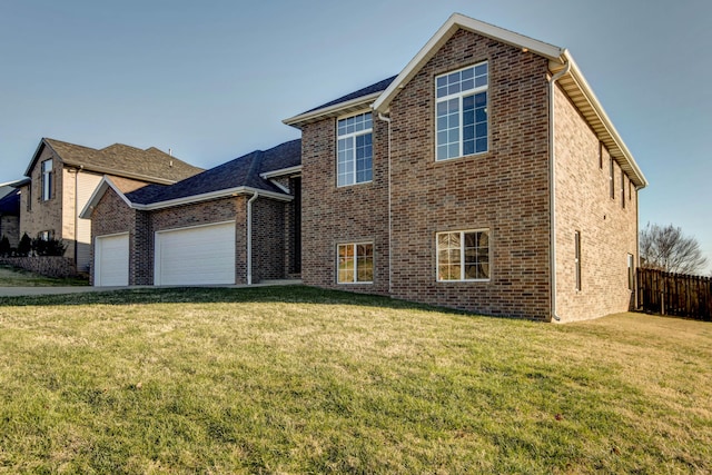 view of front of property featuring a front yard