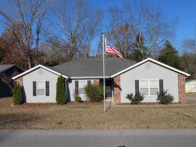 ranch-style house featuring a front lawn