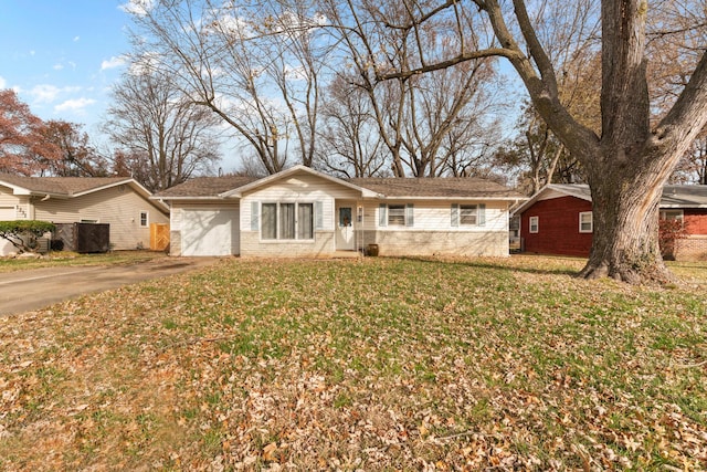 ranch-style home featuring a front lawn