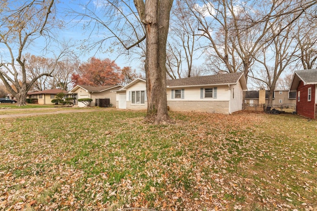 view of front of home with a front lawn