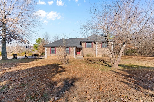 view of front of home with a front lawn