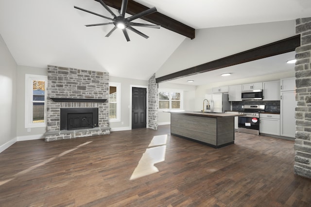 kitchen featuring white cabinetry, dark wood-type flooring, an island with sink, and stainless steel appliances