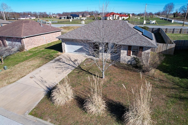 view of front facade featuring a front yard and a garage