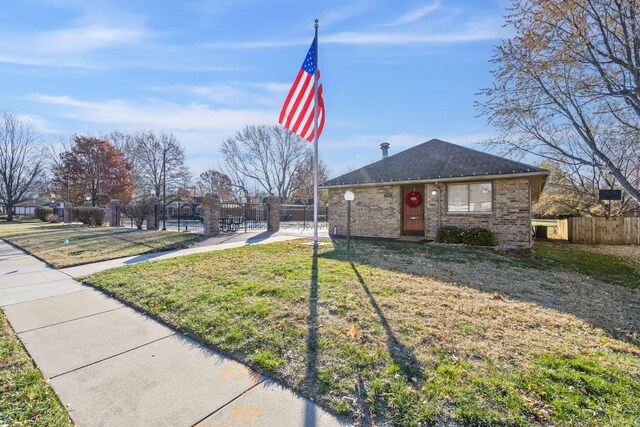 view of front of home with a front lawn