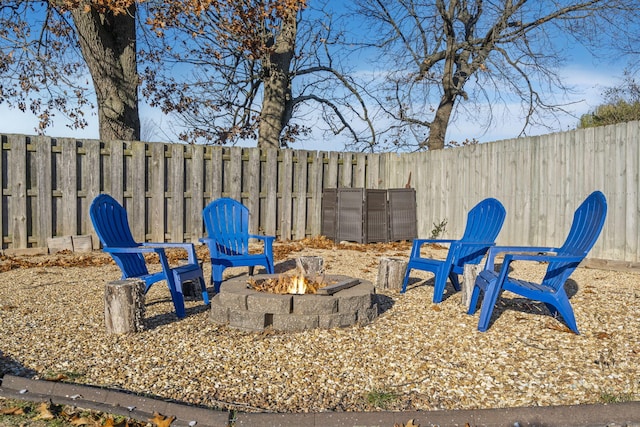 view of yard featuring a fire pit