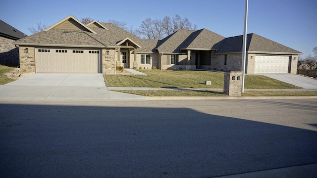 view of front of home featuring a front yard and a garage