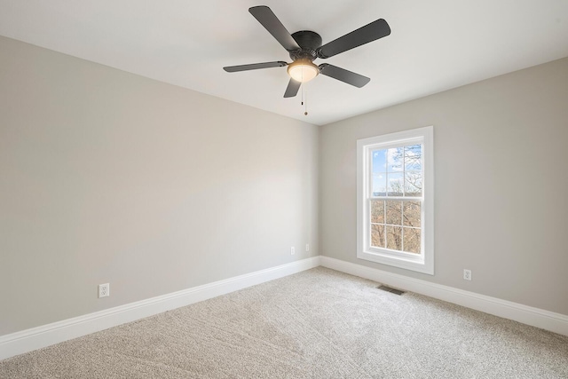 carpeted empty room featuring ceiling fan