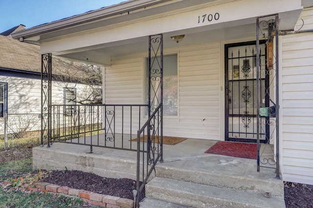 entrance to property featuring a porch