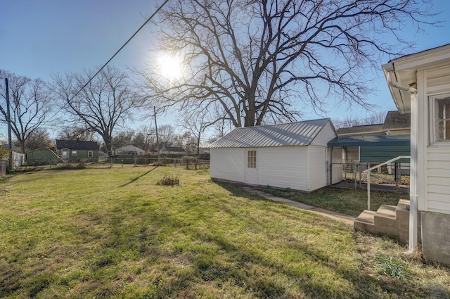 view of yard featuring a shed