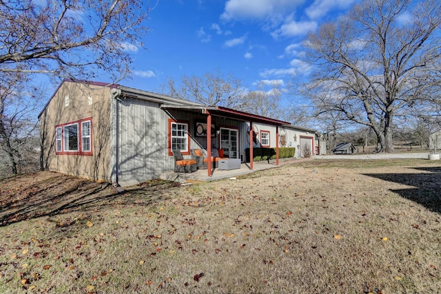 back of house featuring a yard