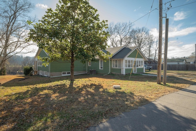 view of front of home with a front yard