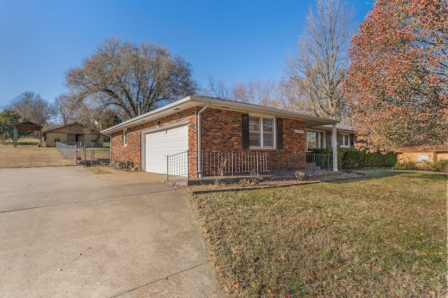 view of front of house featuring a porch, a garage, and a front lawn