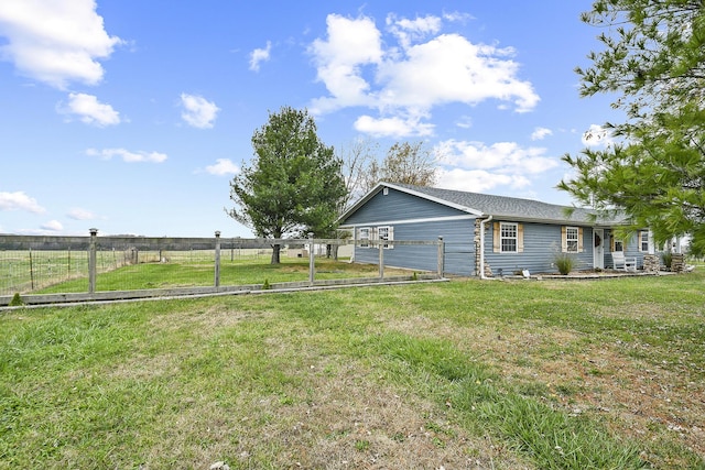 view of yard featuring a rural view