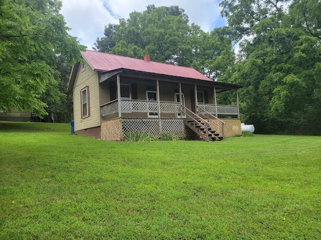 view of front of property featuring a porch and a front yard