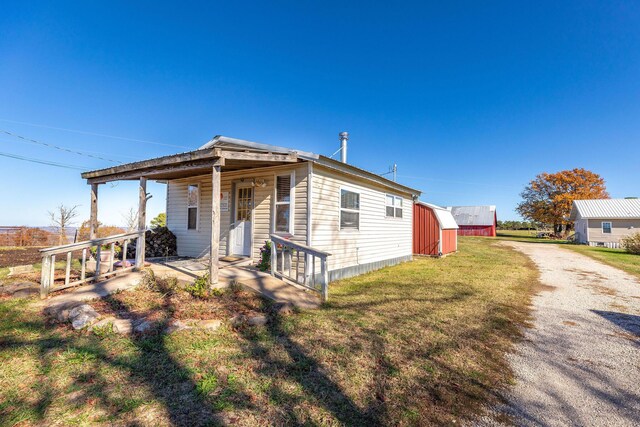 view of front of property with a porch and a front lawn