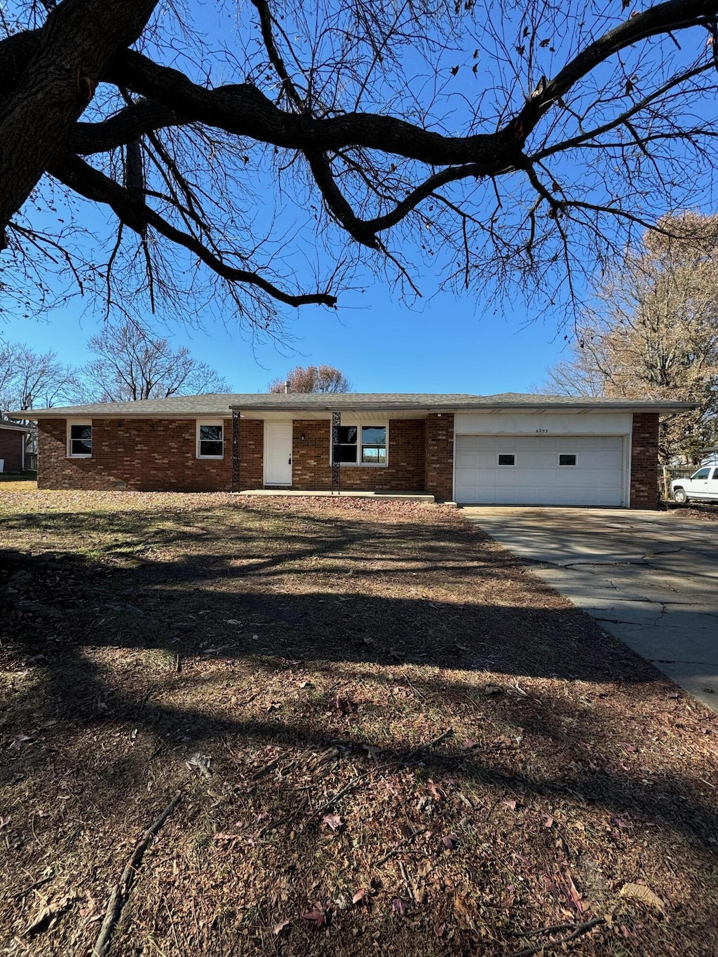 single story home with a garage