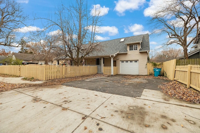 view of front property featuring a garage