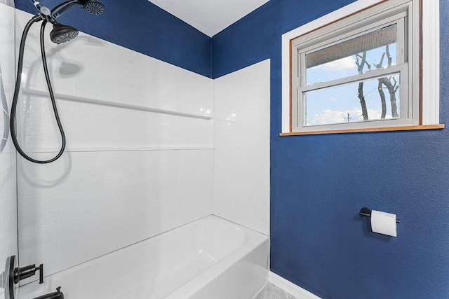 bathroom featuring tiled shower / bath combo