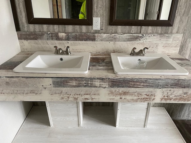 bathroom with vanity and decorative backsplash