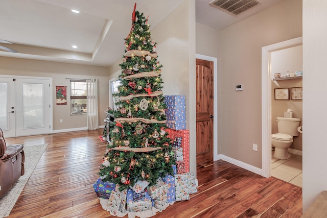 entrance foyer featuring wood-type flooring, visible vents, and baseboards