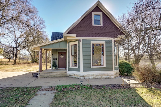 bungalow-style house with covered porch