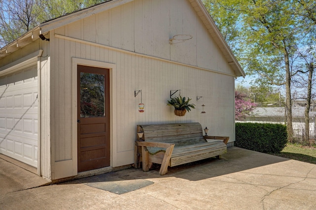view of outbuilding with an outdoor structure and a garage
