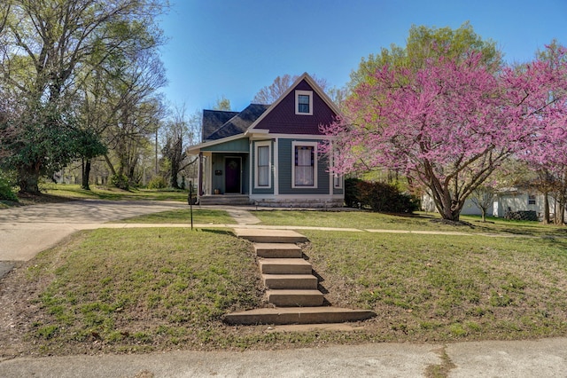 view of front of house with a front lawn