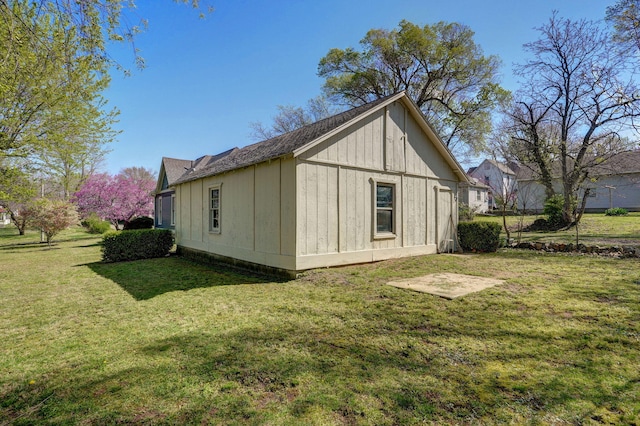 exterior space featuring a lawn