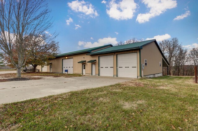 garage featuring driveway