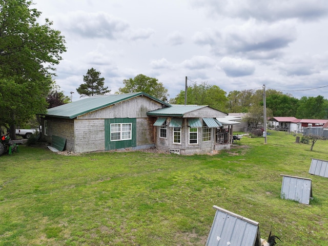 ranch-style home featuring a front yard