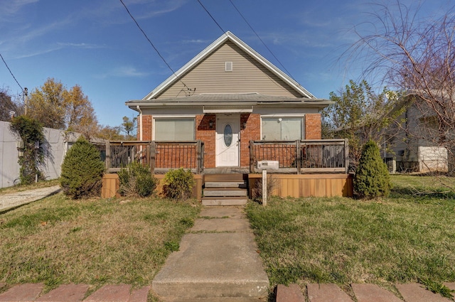 bungalow-style home featuring a front lawn and a porch