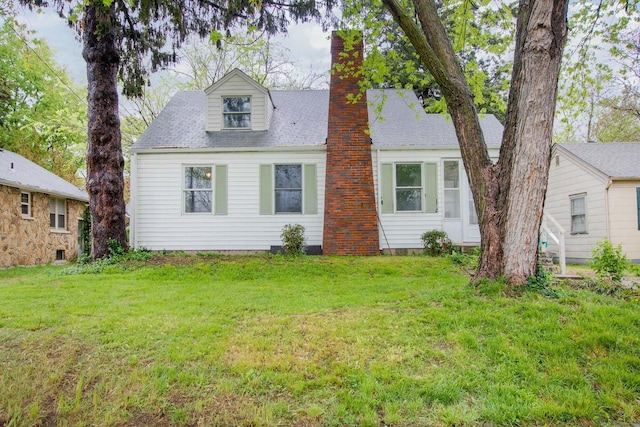 view of front of home featuring a front yard