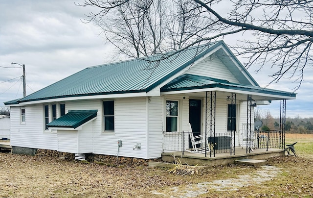 view of front facade featuring a porch