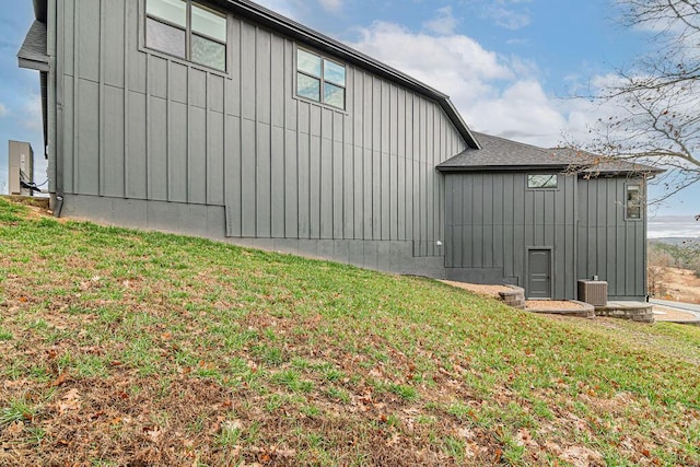 view of side of home featuring a lawn