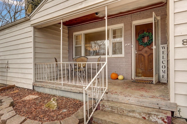 entrance to property featuring a porch