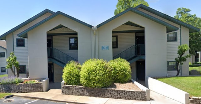 view of front facade