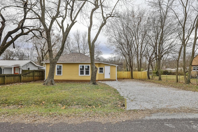 view of front of home with a front lawn