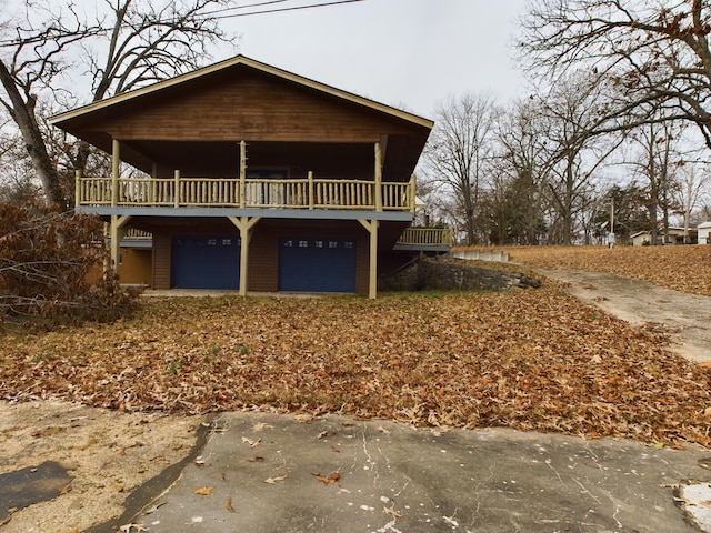 view of front of home with a balcony