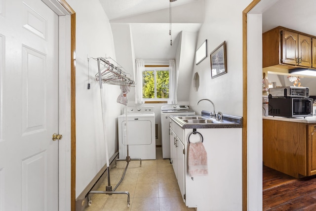 laundry room featuring hardwood / wood-style floors, independent washer and dryer, and sink