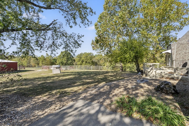 view of yard featuring a rural view