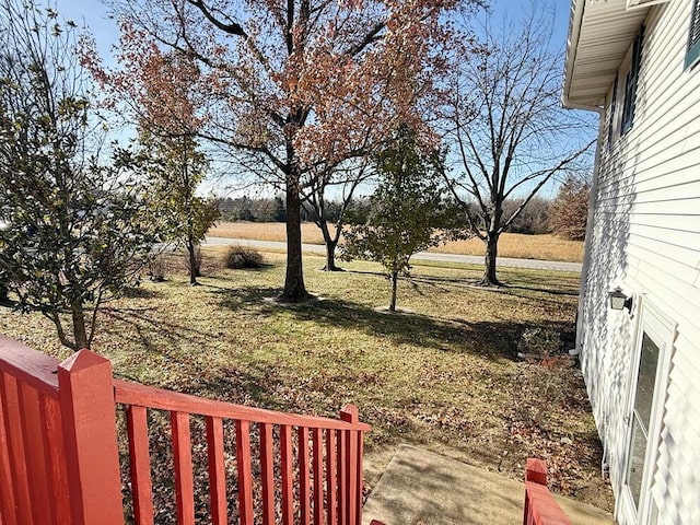 view of yard featuring a rural view