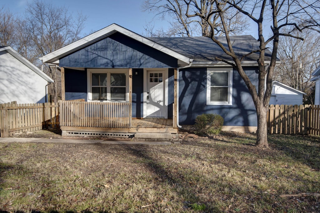 view of front facade featuring covered porch