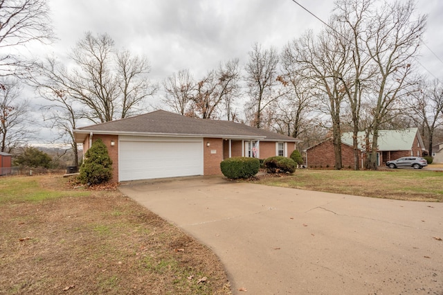 view of front of home featuring a front yard and a garage