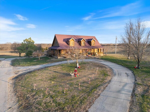 view of front of home featuring a front yard