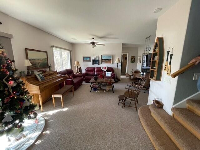 living room with carpet and ceiling fan